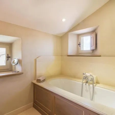 Sleeps 12 Pool Wifi Villa