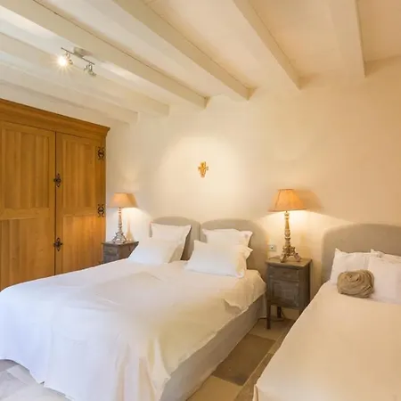 Villa Sleeps 12 Pool Wifi